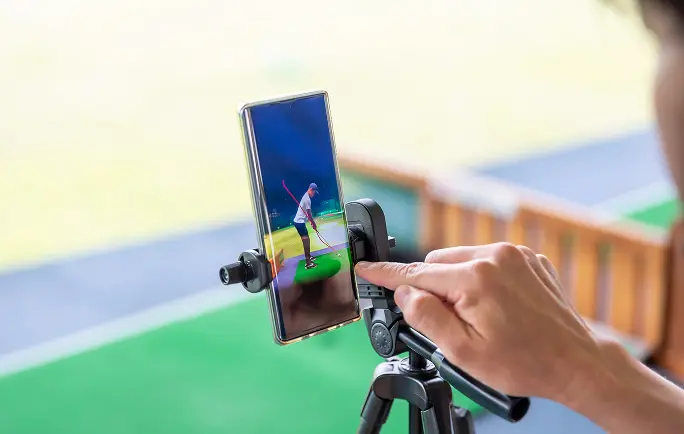 練習場やコースで撮影した動画にプロコーチがアドバイス!